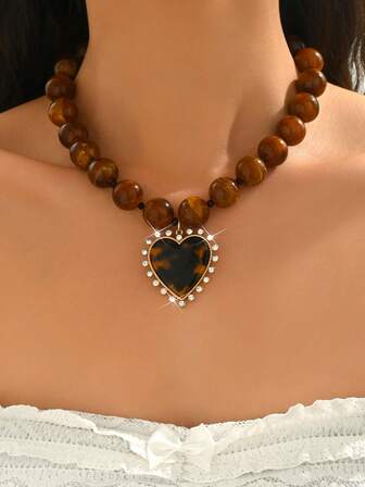 1件优雅时尚金色爱心、橙色和红色树脂3D爱心吊坠项链，不对称串珠链，适合日常佩戴、度假、派对、搭配性感服饰。请注意，由于成型工艺，每个树脂吊坠底部可能有一个小小的注塑口。