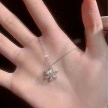 Rotating Snowflake Necklace Female, Design Sense Collarbone Chain For Girlfriend, New Year's Christmas Gift - 銀色 - 查看 5