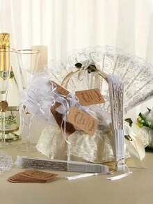 40pcs/20pcs/4pcs Elegant Vintage Rose Lace Floral Hand Fans, Vintage Style White Rose Folding Hand Fans, Includes 5pcs Fans, 5pcs Thank You Cards, 5pcs Tassels And 5pcs Organza Bags, White And Gold Floral Pattern, With Tassels, Suitable For Weddings, Bridal Showers, Parties And Church Decorations, Balls And Party Props, Church Wedding Decor