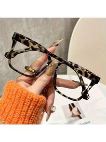 1 Pair Of Bohemian Style Large Square Transparent Glasses, Suitable For Women, Fashionable Leopard Print Solid Color, PC Polyester Material, Full Frame Design, Leopard Print Glasses, Suitable For Couples To Wear, Valentine's Day Decoration, Valentine's Day Gift. Party Decorations