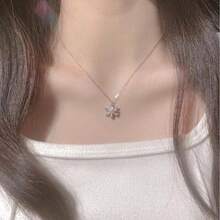 Rotating Snowflake Necklace Female, Design Sense Collarbone Chain For Girlfriend, New Year's Christmas Gift - 銀色 - 查看 4