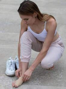 2 miếng đệm gel: Dụng cụ chăm sóc chân ban đêm và tại nhà - Kích thước phù hợp với hầu hết mọi người / Thích hợp cho người chạy bộ ban đêm, chạy bộ buổi sáng và người yêu thích khiêu vũ - Chỉ giặt tay - Dễ sử dụng - Làm từ chất liệu Lycra (Spandex) - Màu be - Xem 3