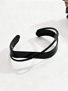 1pc Minimalist Black Asymmetrical Geometric Metal Bangle Bracelet, Unique High-End Fashion Versatile Adjustable Accessory Suitable For Women Everyday & Occasions - Black - View 3