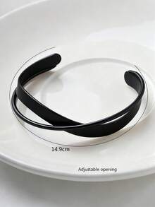 1pc Minimalist Black Asymmetrical Geometric Metal Bangle Bracelet, Unique High-End Fashion Versatile Adjustable Accessory Suitable For Women Everyday & Occasions - Black - View 4