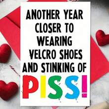 Tarjeta de Navidad con humor audaz "¡OTRO AÑO talla grande CERCA DE USAR ZAPATOS CON Y OLER A ORINA!" Diseño festivo con tipografía de pintura goteante, acentos de bayas de acebo y detalles de purpurina dorada para saludos navideños irreverentes - multicolor - Ver 6