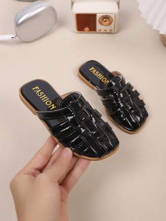 Children's Fashionable Outdoor Slippers, Flat-Topped Summer Slippers, New Beach Shoes, Highly Favored By Girls.