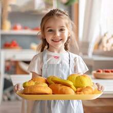 这款逼真的食物玩具套装包含11/12/13件逼真的面包和糕点玩具，是一款蒙特梭利厨房玩具套装，适合早期学习和培养烹饪想象力。套装包含一套3D立体烘焙食品模型、收纳盒和纸质展示袋，经久耐用且富有教育意义，适合家庭或课堂游戏，是理想的生日礼物，也适合万圣节派对、圣诞节和新年家庭聚会。