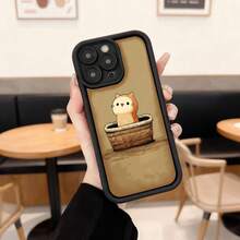 Cubierta de teléfono con borde negro para iPhone con diseño de gato pan en cesta color beige ideal para uso diario en cafeterías y espacios casuales Aplicable a los teléfonos de la serie Apple y Galaxy - Burdeos - Ver 3