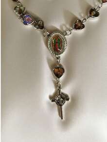 misterio de san benito con cruz y de santos en forma de corazon con la virgen san miguel  arcangeles etc,varios aletorio ideal como regalo uso diario solo en color plata - santos - Ver 2