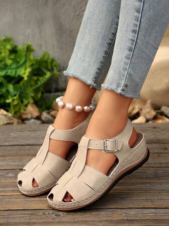 Sandalias planas de mujer nuevas para el verano 2025, de unicolor, huecas, transpirables y cómodas para exteriores, con hebilla simple y versátil, suela gruesa tipo cuña, sandalias de mujer con punta cerrada y correa de tobillo