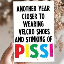 Tarjeta de Navidad con humor audaz "¡OTRO AÑO talla grande CERCA DE USAR ZAPATOS CON Y OLER A ORINA!" Diseño festivo con tipografía de pintura goteante, acentos de bayas de acebo y detalles de purpurina dorada para saludos navideños irreverentes - multicolor - Ver 3