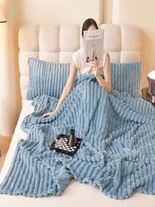 1pc Soft & Fluffy Blanket, Wide Striped Faux Fur Throw Blanket, Pink Bedroom Decor Rug, Plush Wrap, Christmas Flannel Blanket, Casual Nap Blanket, Small Office Nap Blanket, Fluffy Room Decor Rug - Navy Blue - View 3