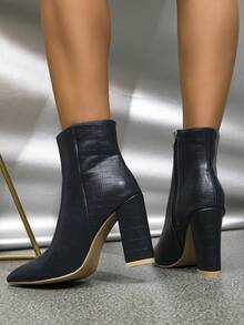 秋冬新款女式时尚靴子，蓝色鳄鱼纹PU皮革，简约性感百搭，通勤、办公、派对皆宜，侧拉链超高粗跟尖头踝靴，机车靴，高跟鞋 - 藏蓝色 - 查看 5