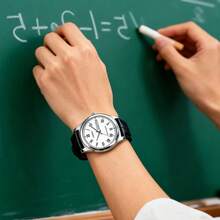 Casio Herren-Quarzuhr mit Lederarmband, weißem Zifferblatt mit römischen Ziffern, Datumsanzeige und drei Zeigern. Analoge Uhr, geeignet für Alltag, Freizeit und andere Anlässe. Modell: MTP-V006L-7B