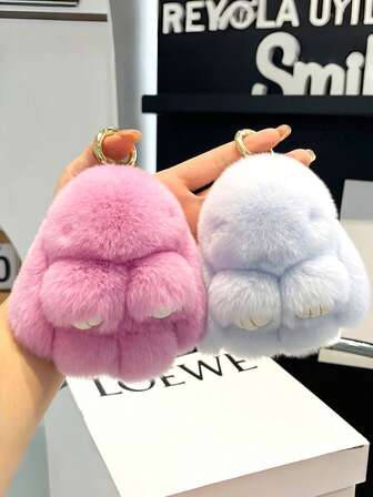 1个可爱毛绒兔子钥匙扣吊坠，柔软蓬松的兔子钥匙扣，毛绒钥匙圈，毛绒动物钥匙扣，可爱毛绒卡通包包挂饰，小饰品，汽车钥匙链，钥匙挂绳，钥匙扣，钥匙扣配件，钥匙圈，送给女性的礼物，送给男友的礼物，圣诞礼物，圣诞袜礼物，生日礼物，送给朋友的礼物，节日礼物，活动纪念品，派对小礼品