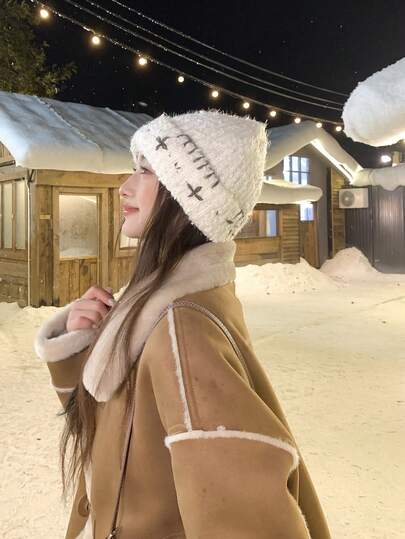 1顶手工羊毛钩编帽，女士冬季保暖护耳白色针织防寒帽