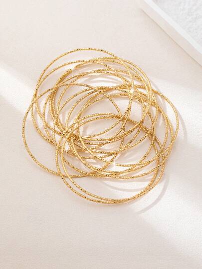 1pc Women's Minimalist Engraved Gold-Tone Bangle Bracelet, Gift For Ladies & Girls (Made Of Iron Material With Welding Joint, Avoid Water Contact To Prevent Stains. Fits Most Wrist Sizes.)