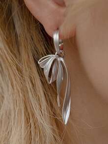 1对女士时尚优雅蝴蝶结耳环，简约法式芭蕾舞缎带吊坠耳环，奢华流苏耳环，节日礼物 - 銀色 - 查看 1