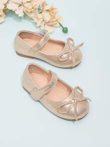 女童可爱蝴蝶结装饰公主风圆头平底鞋，春秋季 - 金色 - 查看 1