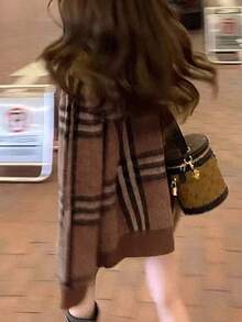 宽松休闲款中长款针织开衫女款 V 领复古柔软触感秋冬高端造型 - 卡其色 - 查看 2