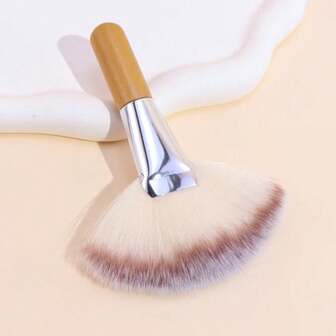1pc Fan Blush Brush, Powder Brush With Wooden Handle, Portable Makeup Tool, Popular For Beginners,Foundation Brush,Concealer Brush,Blush Brush,Contour Brush,Blush Brush,Bronzer Brush,Powder Brush,Foundation Brush,Blush Brush