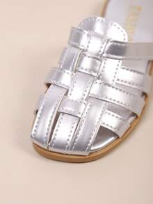 Children's Fashionable Outdoor Slippers, Flat-Topped Summer Slippers, New Beach Shoes, Highly Favored By Girls. - Silver - View 7