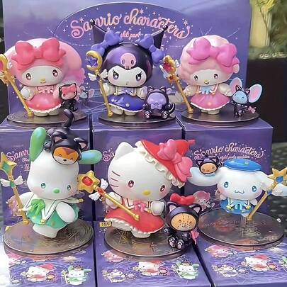 Sanrio Starry Night Party Wizard Story Wizard-serien Mystery Box skrivbordsdekor, inkluderar 6 unika karaktärsdesigner, hållbara PVC-samlarfigurer - perfekt present till Halloween, jul och nyår