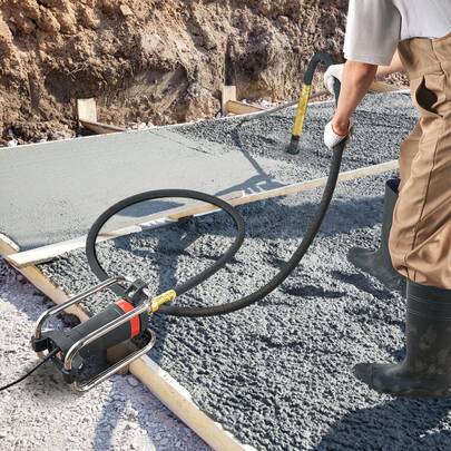 Vibrador de hormigón eléctrico , 1500 W, 16 000 VPM, herramienta vibratoria de hormigón portátil con motor de cobre de 2 HP, vibrador de cemento portátil con eje de 14,75 pies/4,5 m, elimina burbujas de aire y nivela el hormigón