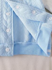 Conjunto informal de niño pequeño con chaqueta de béisbol de parches azul y blanco y pantalones de punto azul con estampado de oso de cintura elástica, adecuado para otoño/invierno, escuela, salidas diarias