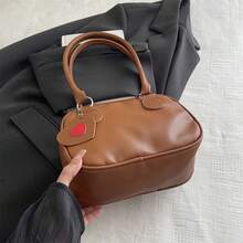Polyurethane Shoulder Bag for Women Cute Handbag with Heart Shaped Tag for Everyday Use - Marrón claro - Ver 2