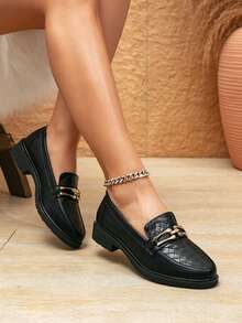 女士优雅黑色PU拼接平底圆头乐福鞋，金属搭扣装饰（鞋面纹理各异） - 黑色 - 查看 2