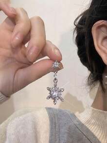 1 Pair Elegant Luxury High-End Snowflake Design Copper Material Inlaid Cubic Zirconia Diamond Fashion Dangle Earrings, Christmas Gift For Women, Suitable For Banquet, Ball, Wedding Party - Multicolor - View 1