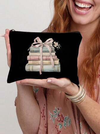 彩色书籍图案化妆包，便携式收纳包 - 彩色书籍图案，耐用防褪色双面印刷，可折叠轻便，多功能大容量，是节日和生日礼物的理想之选。化妆包，化妆袋，洗漱包，旅行必备，邮轮必备，度假必备，男女皆宜。