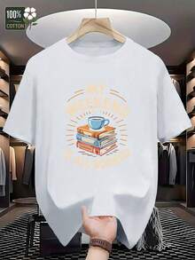 Camiseta GILDAN "MY WEEKEND IS ALL BOOKED" para Hombres - 100% Algodón, Manga Corta Casual con Diseño de Libro y Café, Corte Regular, Top de Verano para Amantes de los Libros, Tejido Transpirable - Blanco - Ver 2