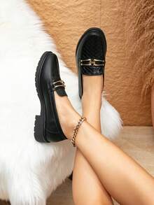 女士优雅黑色PU拼接平底圆头乐福鞋，金属搭扣装饰（鞋面纹理各异） - 黑色 - 查看 5