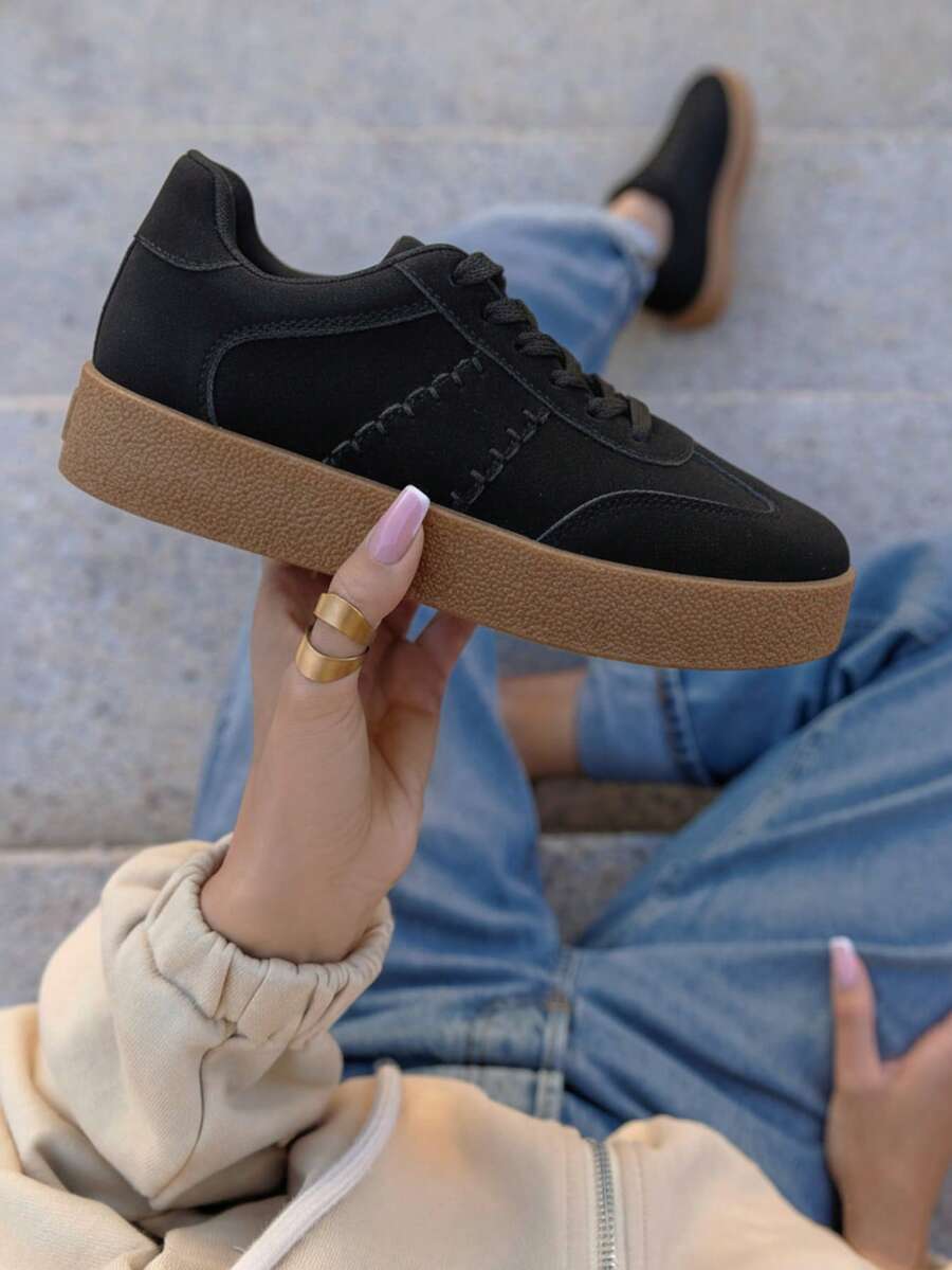Dieser modische und bequeme Sneaker hat ein dickes Sohlendesign und ist sehr geeignet für den Alltag Outfit. Es sind mehrere originale Farbschemata zur Auswahl verfügbar. - Schwarz - Übersicht 1