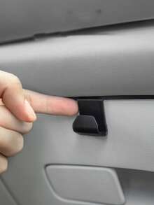 黑色紧凑型汽车手套箱挂钩，塑料壁挂式手套箱及内饰配件收纳架，适用于所有车型，时尚挂钩设计，节省空间的多用途挂钩，可用于悬挂时尚眼镜、口罩、数据线、水瓶袋等，适用于座椅靠背、车门等位置。 - 彩色 - 查看 4