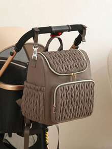 耐用编织尿布背包，配有婴儿车挂带，采用易于清洁的涤纶材质，适合忙碌的父母使用。