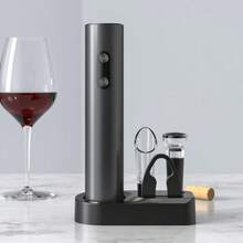 自动电动开瓶器套装,包含锡箔切割器、瓶塞和酒架底座 - 电池供电,需4节AAA电池(不包含在内) - 真空密封软木塞、倒酒器、葡萄酒配件套装、倒酒器和葡萄酒储存套装 - 黑色 - 查看 7