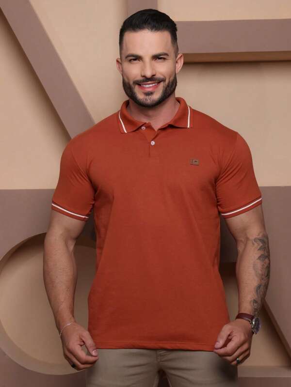 Camisa polo masculina de algodão, modelagem regular, manga curta, gola dobrável, tecido sem elasticidade, ideal para o verão.