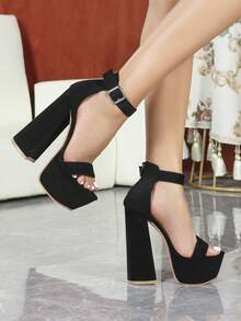 Sandalias de tacón alto de ante negro con correa, tacón grueso con plataforma, hebilla de metal y cremallera trasera - Negro - Ver 2