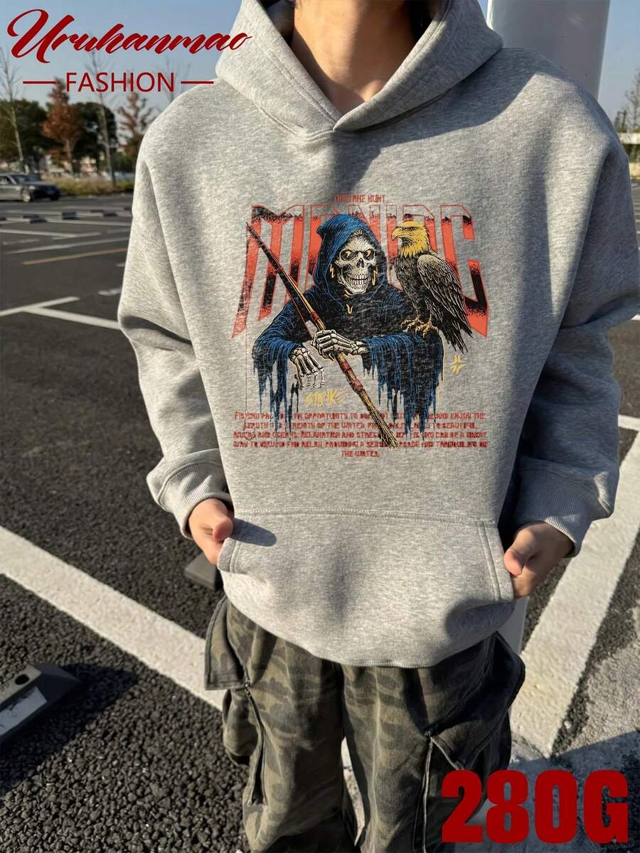 Unisex Grey Graphic Sweatshirt with Bold Skull & Eagle Print. Features detailed artwork of a hooded skeleton holding a staff and an eagle. Perfect for streetwear and casual outings. #StreetFashion #GraphicSweatshirt #UnisexStyle - Gris - Ver 1