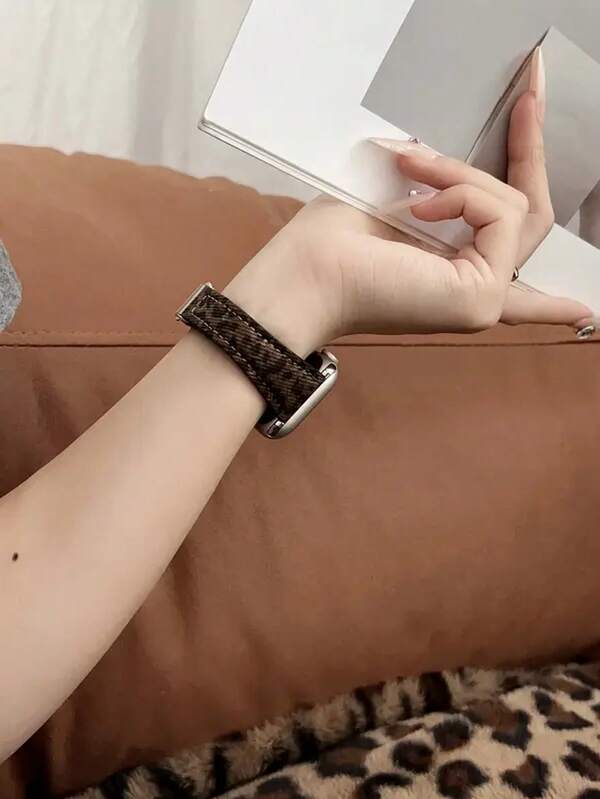 1pc Women's Autumn/Winter Leopard Print Waist Folding Buckle Watch Band, Compatible With Apple Watch Series 9 8 7 6 5 4 3 2 1 SE Ultra, 38mm 40mm 41mm 42mm 44mm 45mm 49mm, Retro Leopard Design, Classic And Timeless