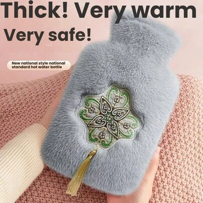 套装包含：1件卡通毛绒外套 + 1个防爆注水袋（1250毫升），可选颜色：黄色/粉色/灰色/咖啡色，可重复使用。