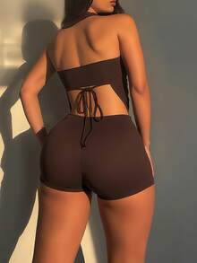 Conjunto de 2 piezas con diseño drapeado de top sin tirantes y mono corto con cuello halter sexy de DOUCIU - café - Ver 6