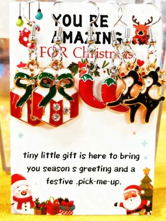 3对圣诞可爱小鹿辣椒耳环礼盒套装，附赠1张贺卡，可向亲朋好友送上祝福，适合节日、派对、日常佩戴，也是送给朋友的精美珠宝礼物。