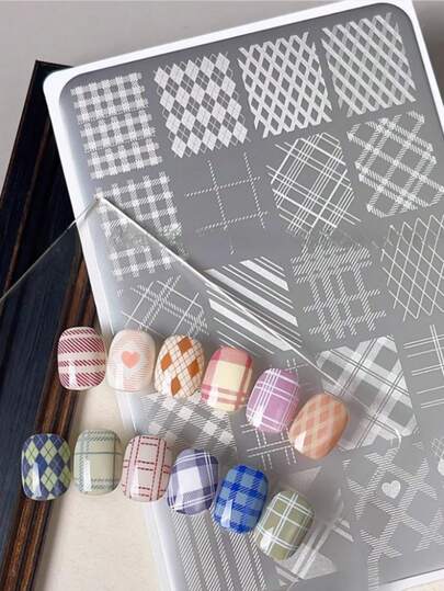 1pc Plaid & Stripe Pattern Nail Art Template Board, Holiday Nail Art Stamping Plate, Suitable For Christmas DIY Nail Salon Design, Nail Art Gift Accessories Tool, Nail Sticker Stamping