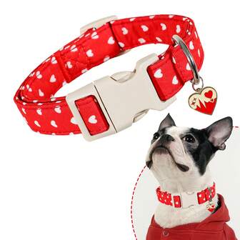 情人节红色和粉色爱心图案狗狗项圈，配有金属爱心吊坠、快速释放安全扣，适合小型犬的可爱宠物用品
