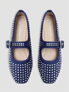 ADAMUMU 早春系列宽版加大码，注重基本款廓形和经典细节，打造日常和晚装造型。这款芭蕾平底鞋采用缀饰鞋面，优雅呈现精致休闲的风格。 - 藏蓝色 - 查看 2