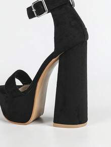 Sandalias de tacón alto de ante negro con correa, tacón grueso con plataforma, hebilla de metal y cremallera trasera - Negro - Ver 9